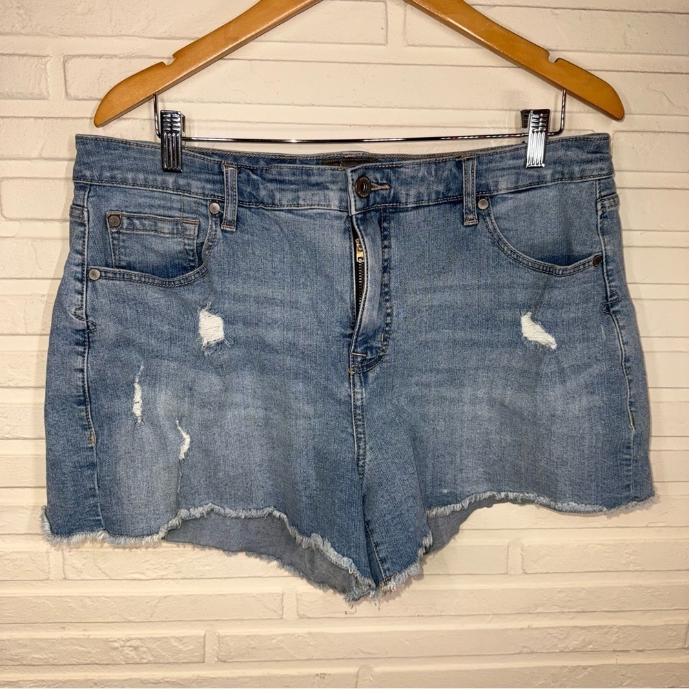 Torrid Light Wash Denim Distressed Shorts, Women’s Size 14